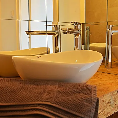 Cosy Flat And Charming Balcony In A Pedestrian Zone Apartment *